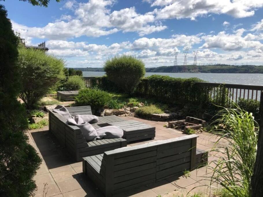 Om Chalet 2 Avec Spa Et Foyer Borde Du Fleuve St-Pierre-de-l'Île-d'Orléans Eksteriør billede