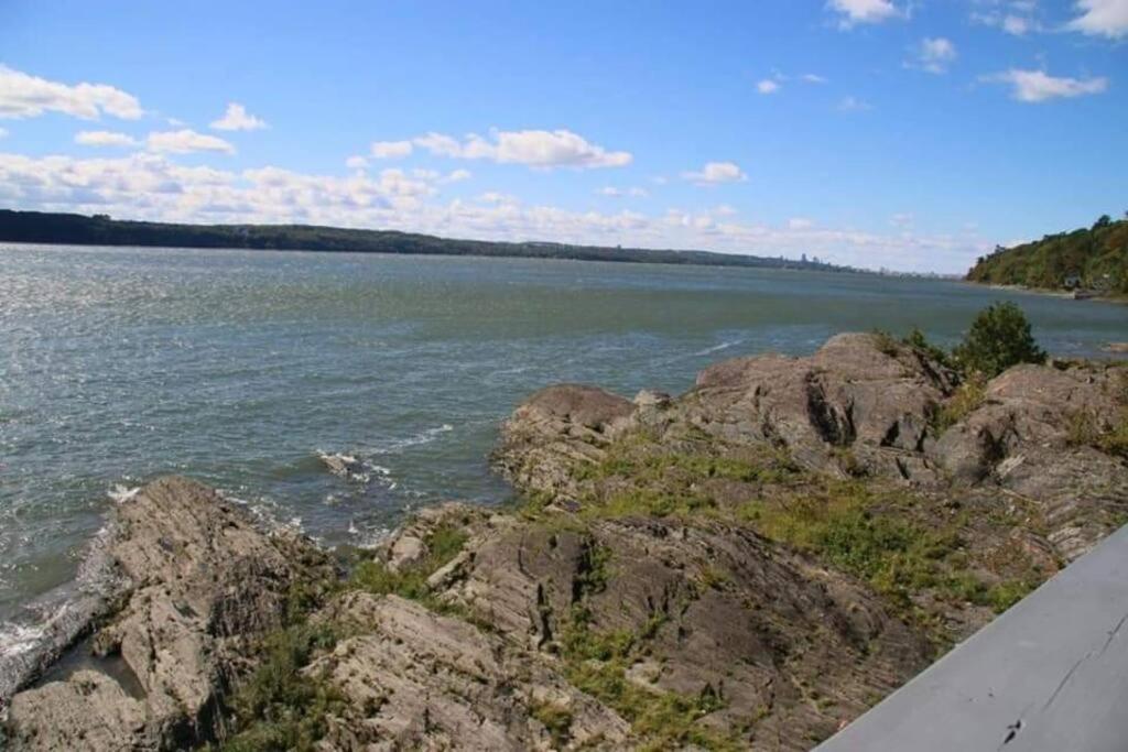 Om Chalet 2 Avec Spa Et Foyer Borde Du Fleuve St-Pierre-de-l'Île-d'Orléans Eksteriør billede