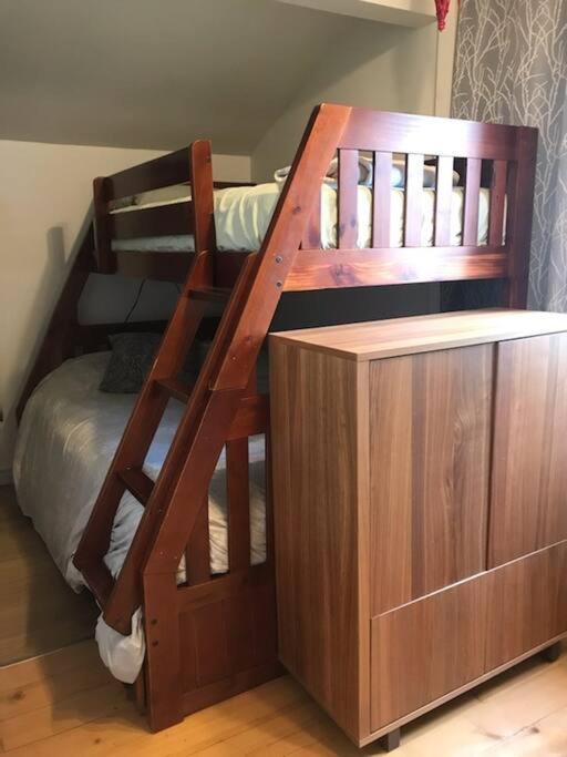 Om Chalet 2 Avec Spa Et Foyer Borde Du Fleuve St-Pierre-de-l'Île-d'Orléans Eksteriør billede